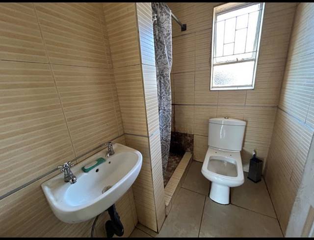 6 BEDROOM HOUSE FOR SALE IN VANDERBIJLPARK CE 5